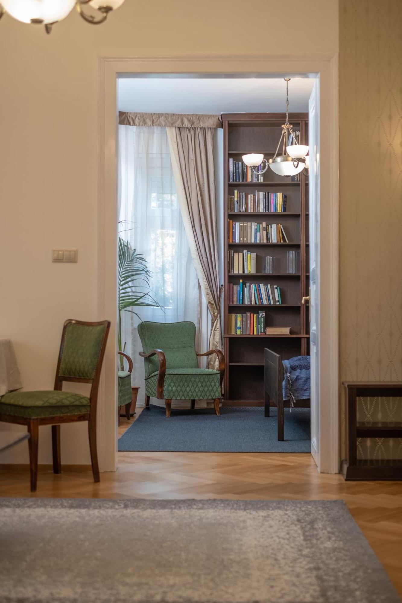 Giovanni'S Airport House Будапеща Екстериор снимка
