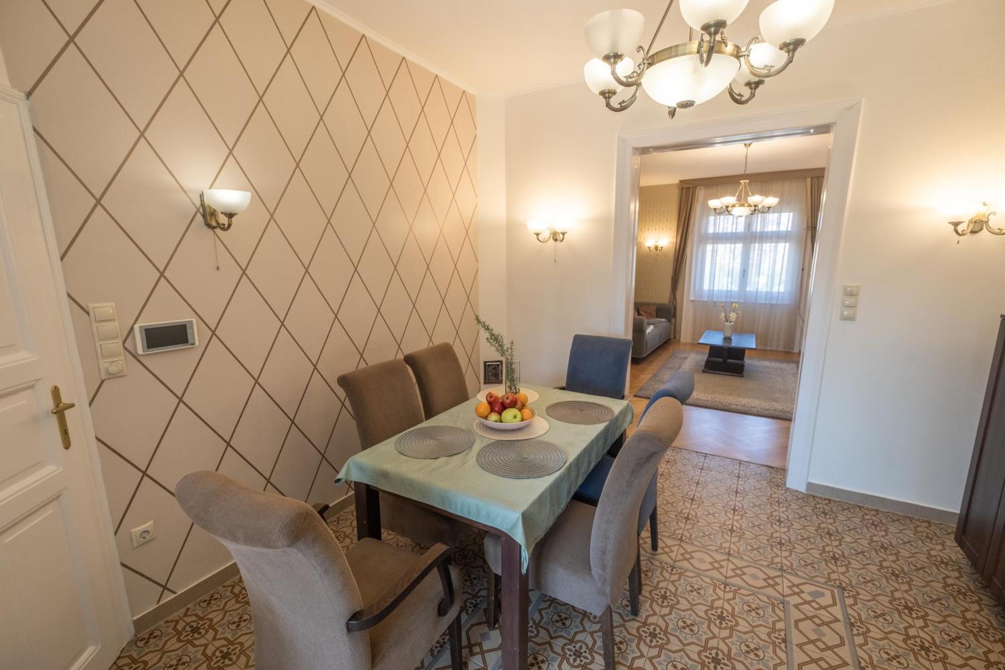 Giovanni'S Airport House Будапеща Екстериор снимка