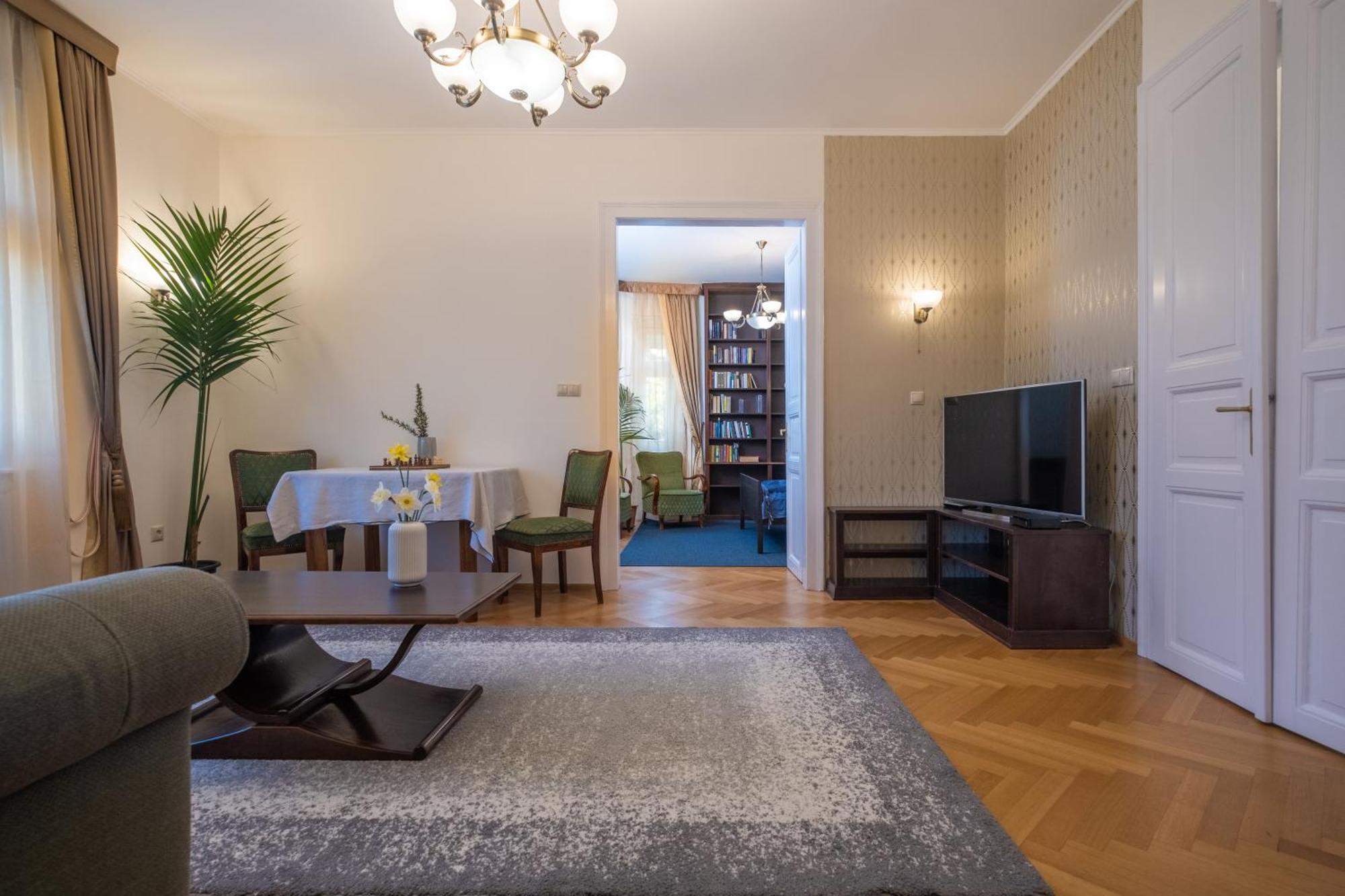 Giovanni'S Airport House Будапеща Екстериор снимка