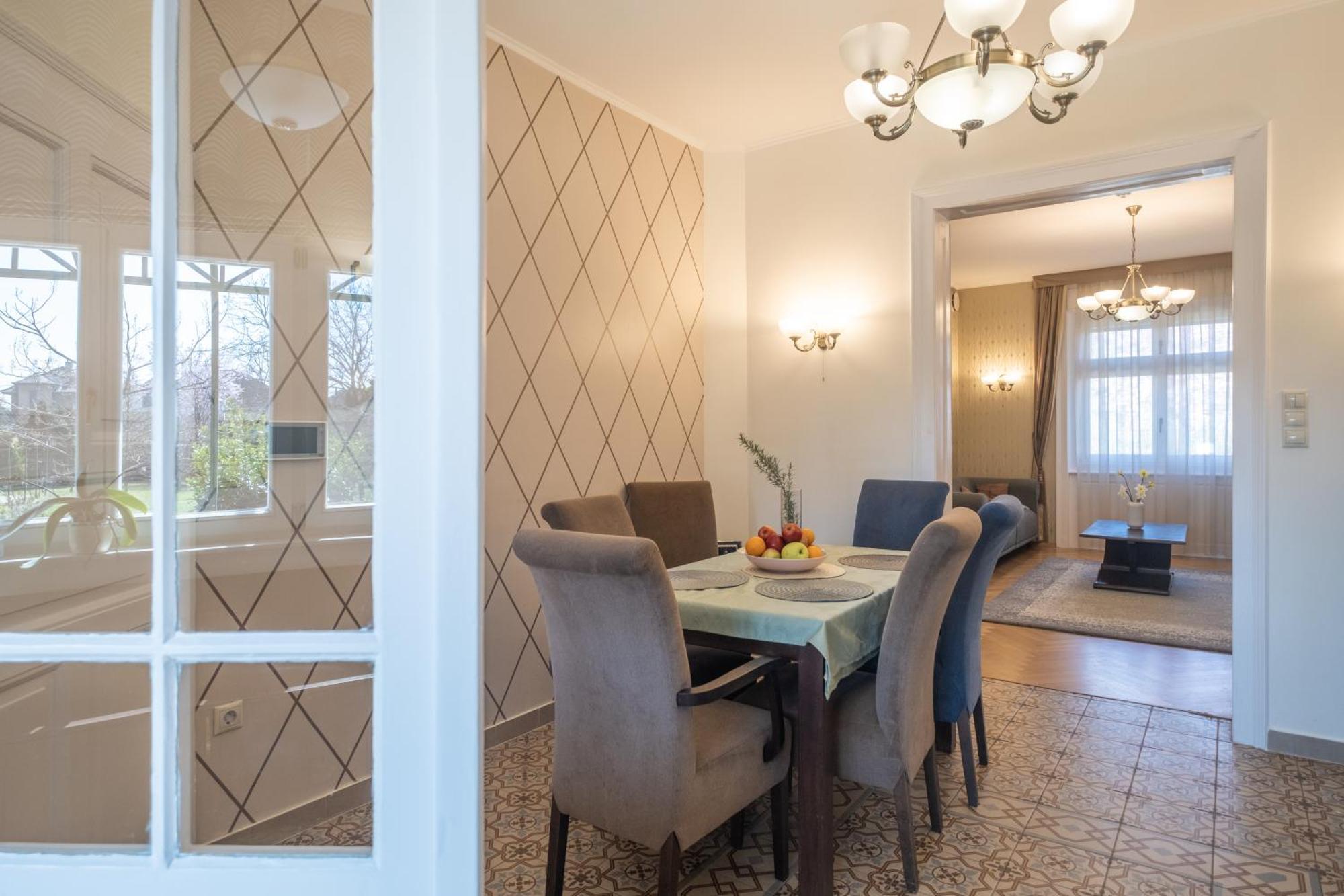Giovanni'S Airport House Будапеща Екстериор снимка