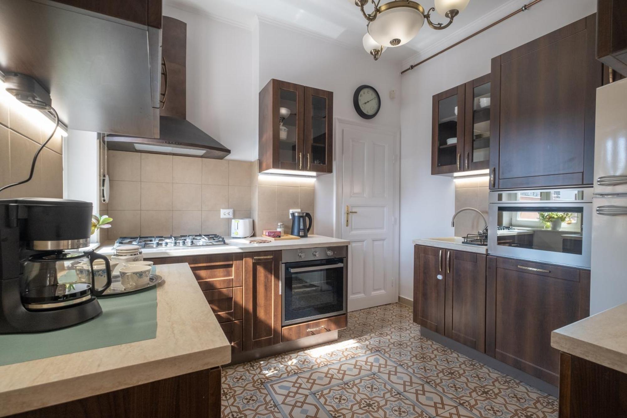 Giovanni'S Airport House Будапеща Екстериор снимка