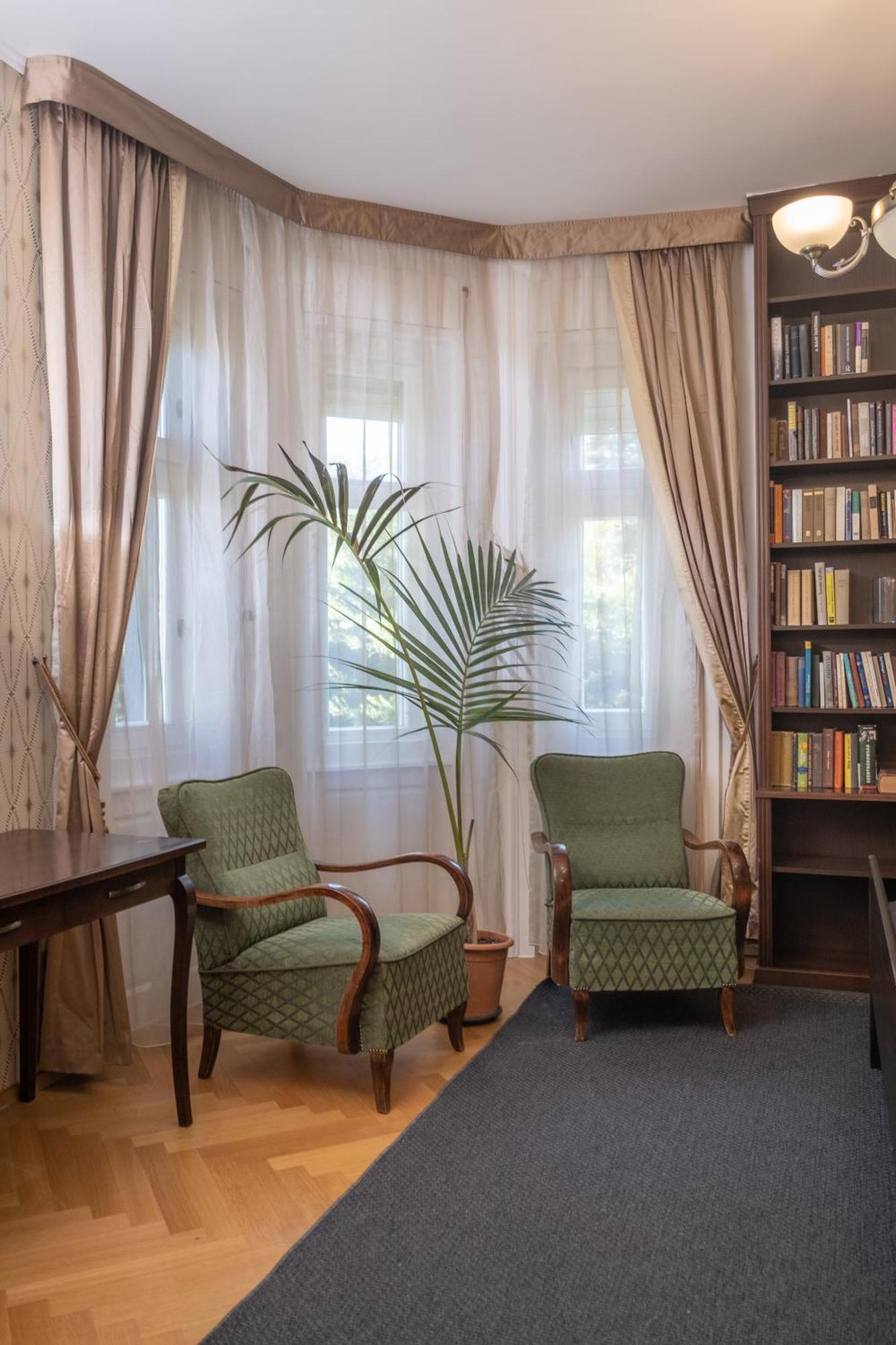 Giovanni'S Airport House Будапеща Екстериор снимка
