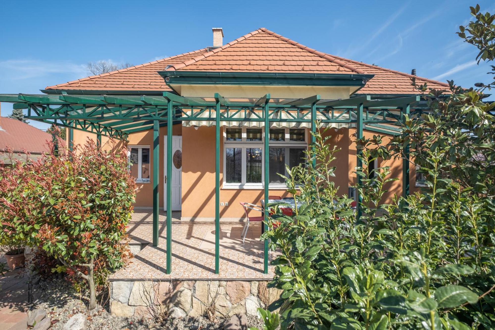 Giovanni'S Airport House Будапеща Екстериор снимка